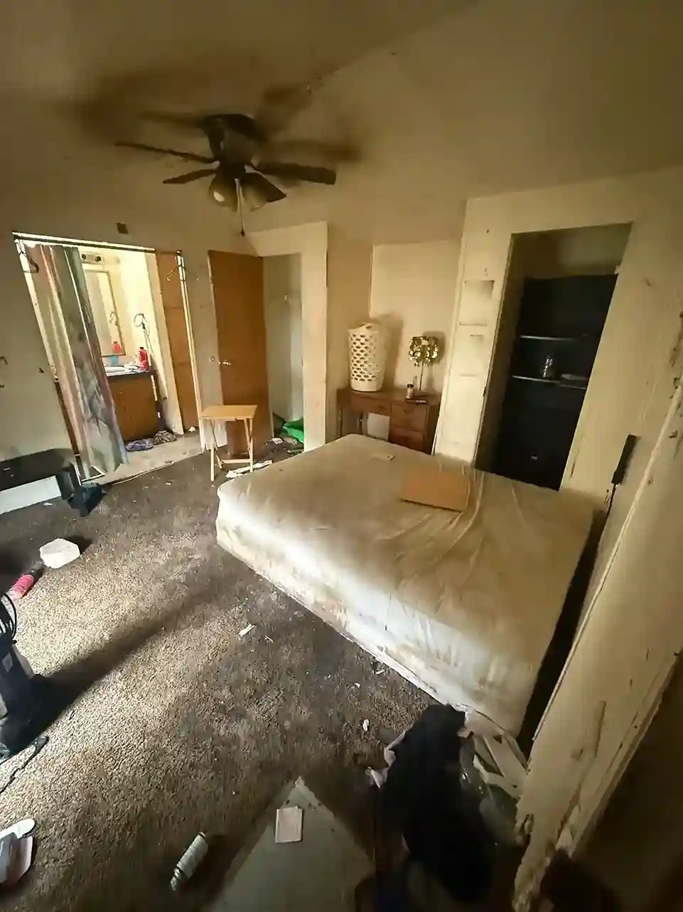 Bedroom cleanout with mattress